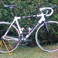 cadre carbone Bianchi monté en Campagnolo super record 11 viteses